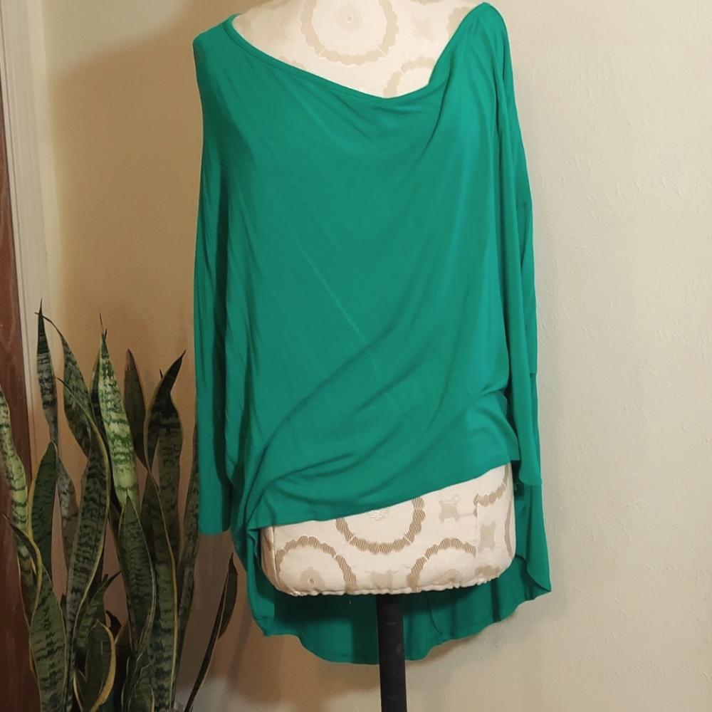 Green 1 shoulder slouchy hugh low top.